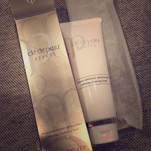 NIB Cle de Peau softening cleansing foam